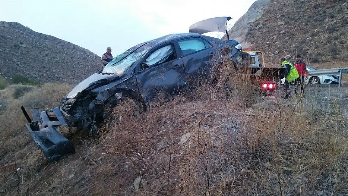 'Sivas´ta otomobil şarampole uçtu: 6 yaralı'