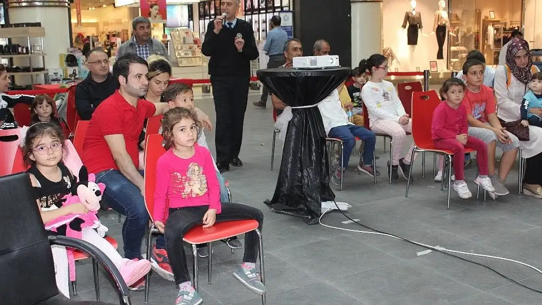 'Çocuklar, hatalı sürücüleri kırmızı düdükle uyaracak'