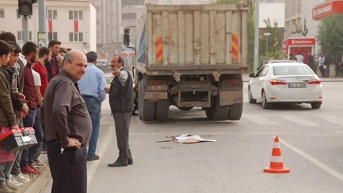 'Kamyonun altında kalan yaşlı adam hayatını kaybetti'