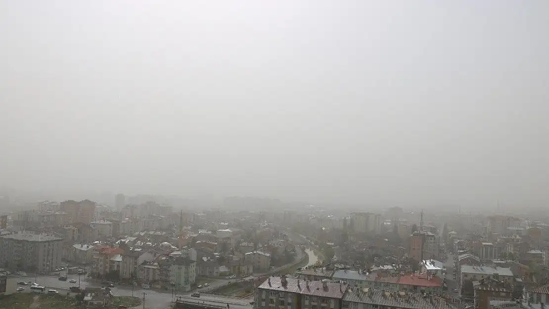 'Sivas´ı toz bulutu esir aldı'