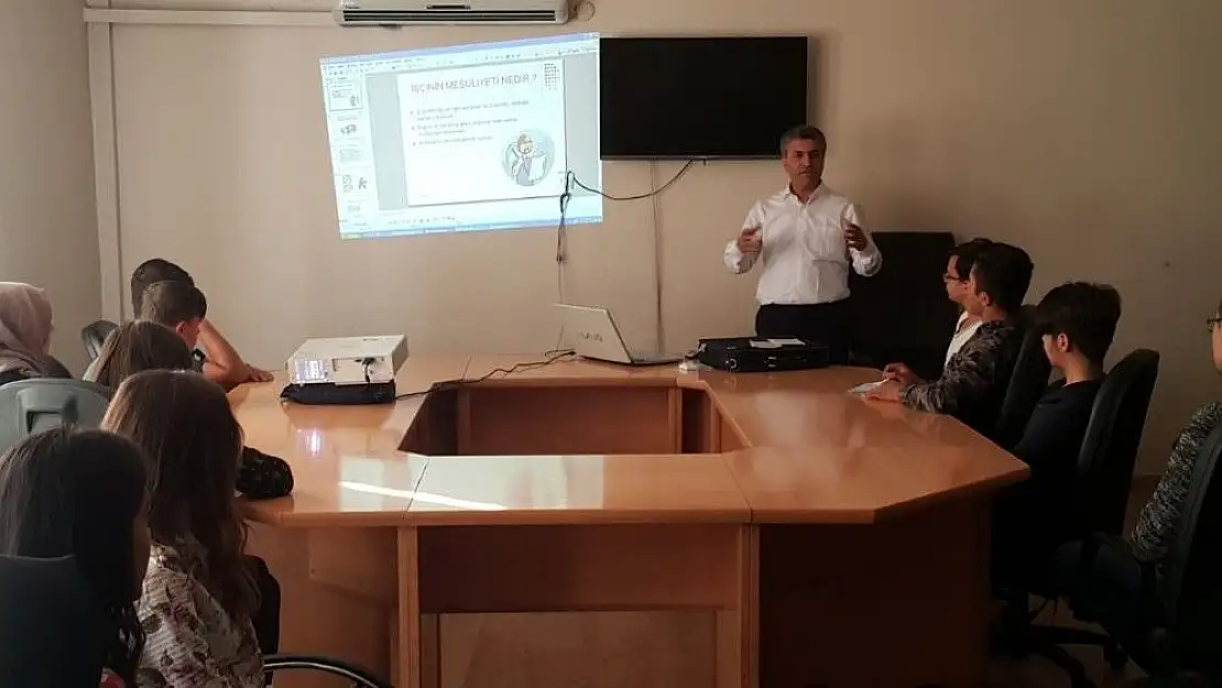 'Adıyaman Belediyesinden stajyer öğrencilere iş güvenliği eğitimi'