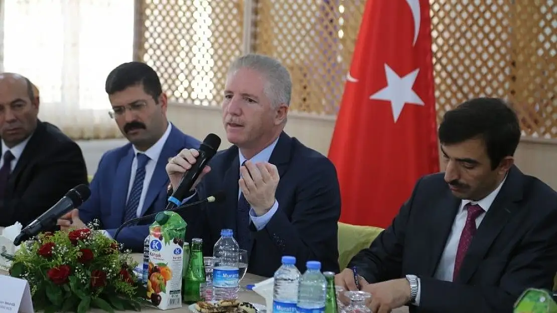 'Vali Gül, eğitim değerlendirme toplantısına katıldı'