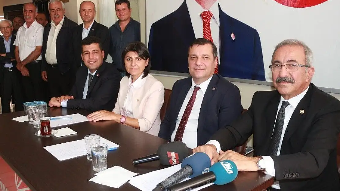 'CHP´li milletvekilleri partililerle bir araya geldi'