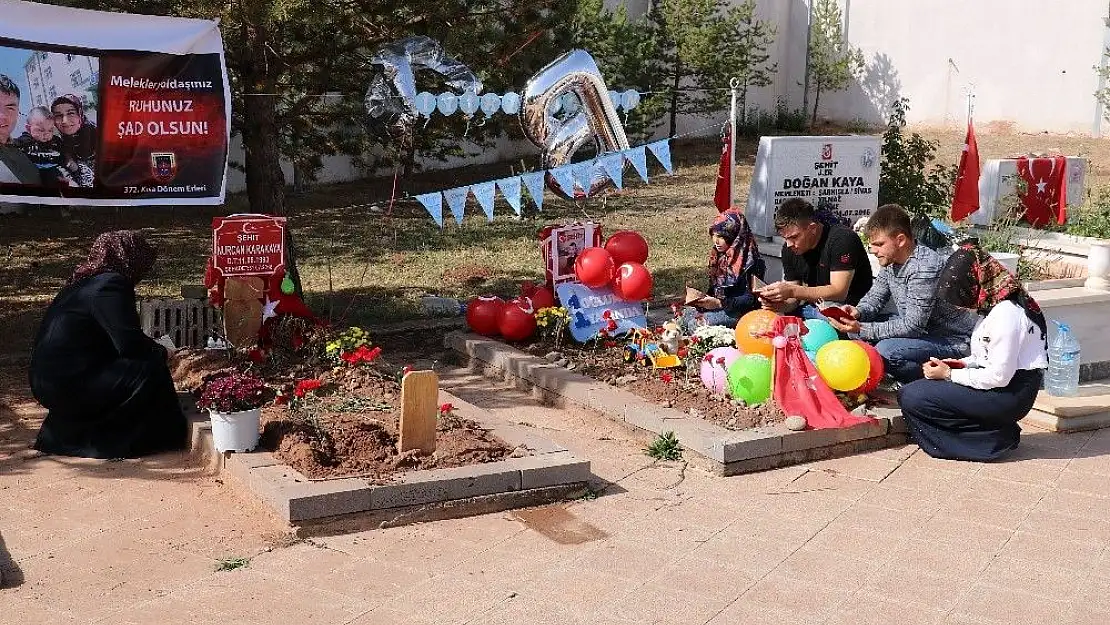 'Şehit bebeğin ilk doğum günü mezarında kutlandı'