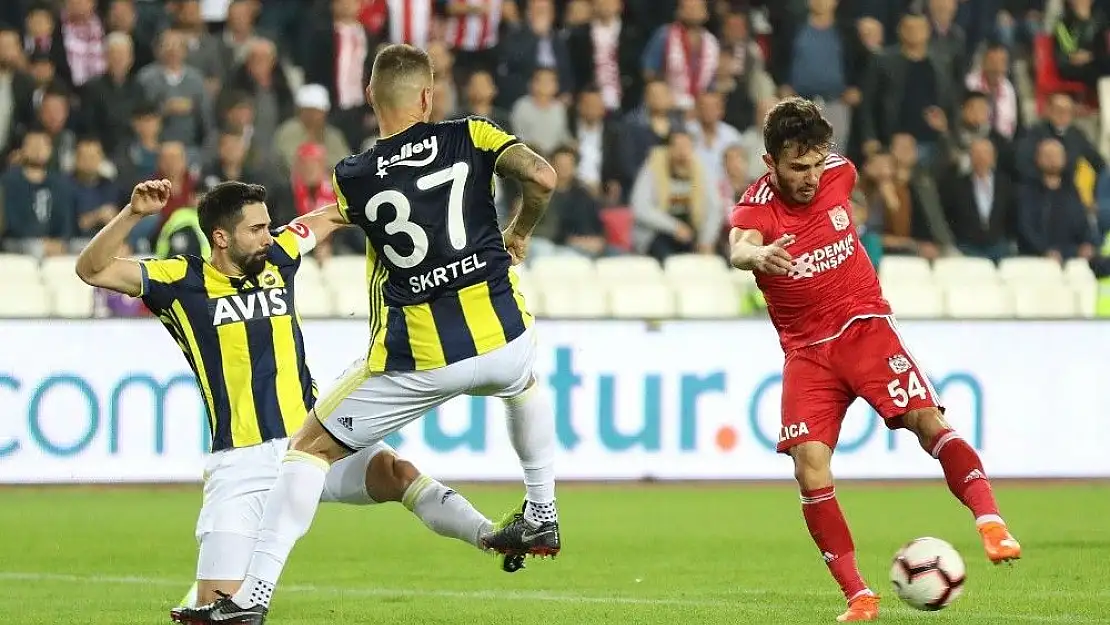 'Spor Toto Süper Lig: DG Sivasspor: 0 - Fenerbahçe: 0 (İlk yarı)'