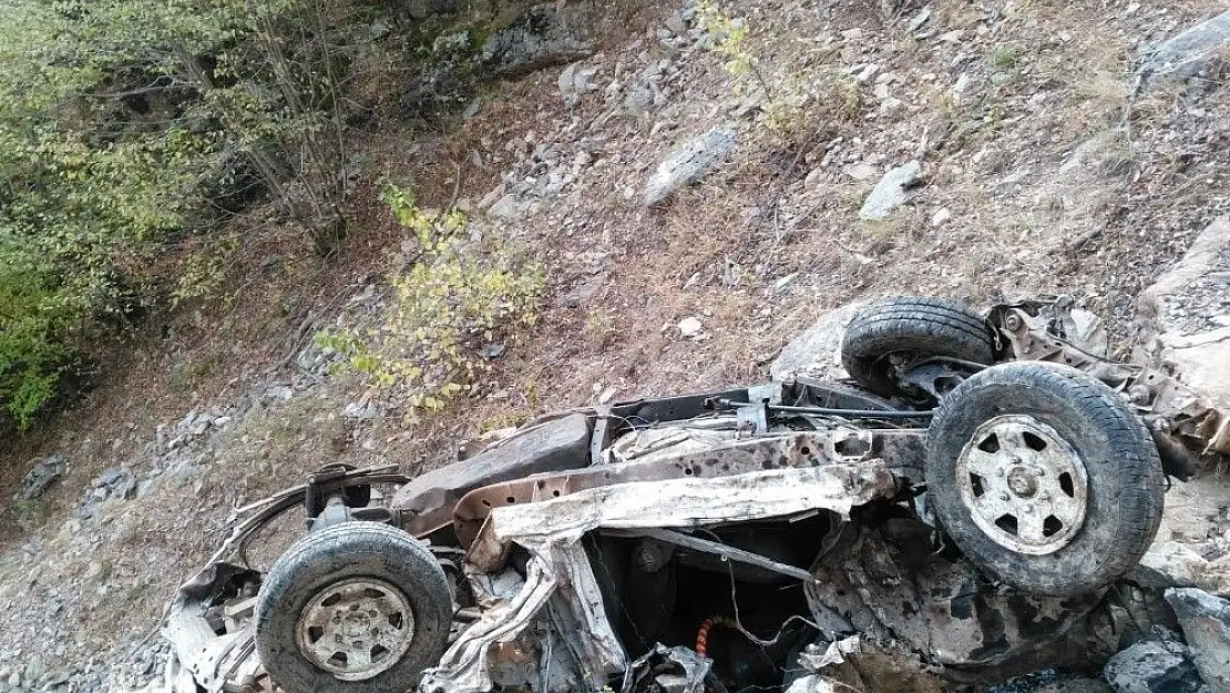 'Uçuruma yuvarlanan pikap paramparça oldu, sürücü hayatını kaybetti'