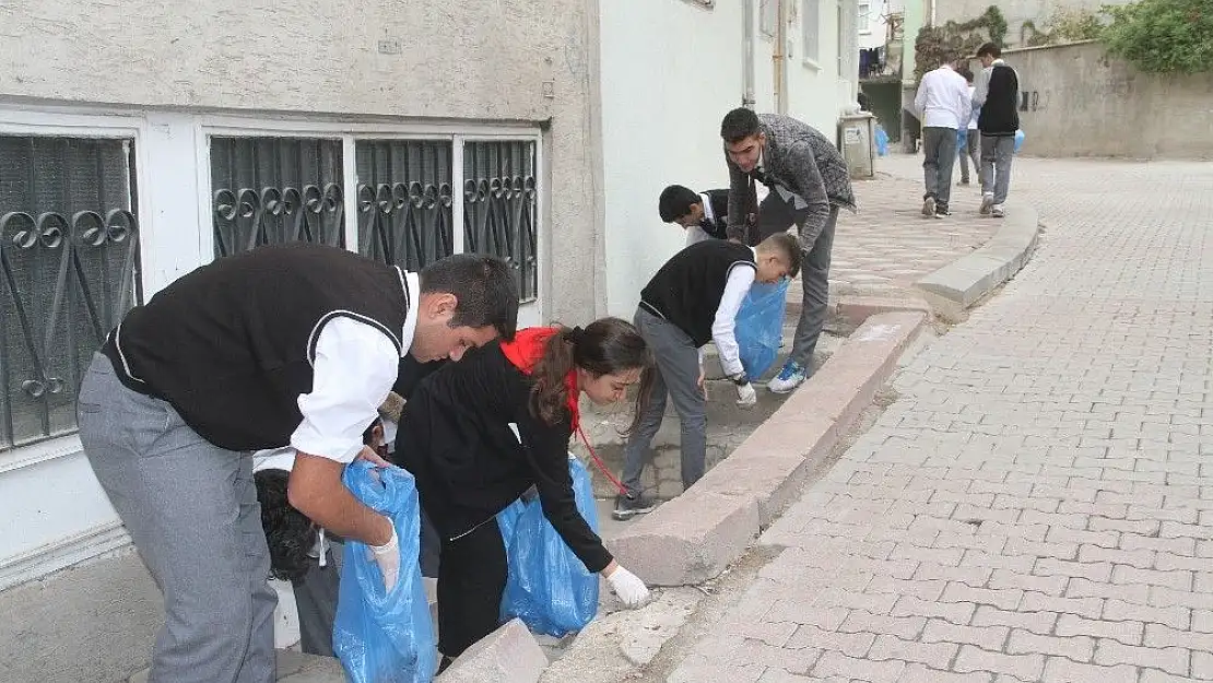 'Çöpleri bu kez öğrenciler topladı'