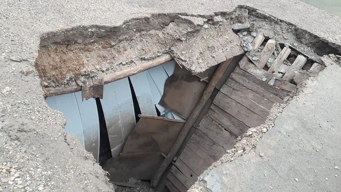'Şiddetli yağmurda evi yıkılan aile ölümden döndü'