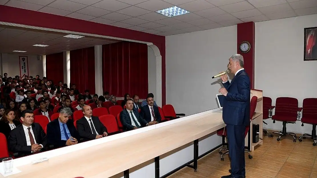 'Başkan Polat öğrencilerle bir araya geldi'