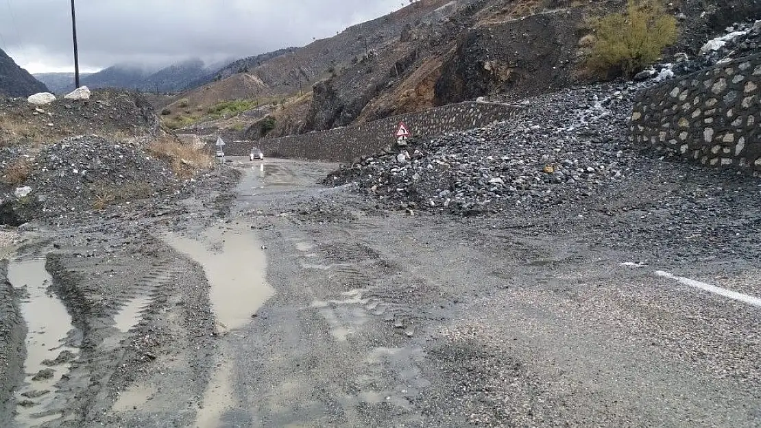 'Kapıdere-Gölbaşı yolunun 25 noktasında heyelan yaşandı'