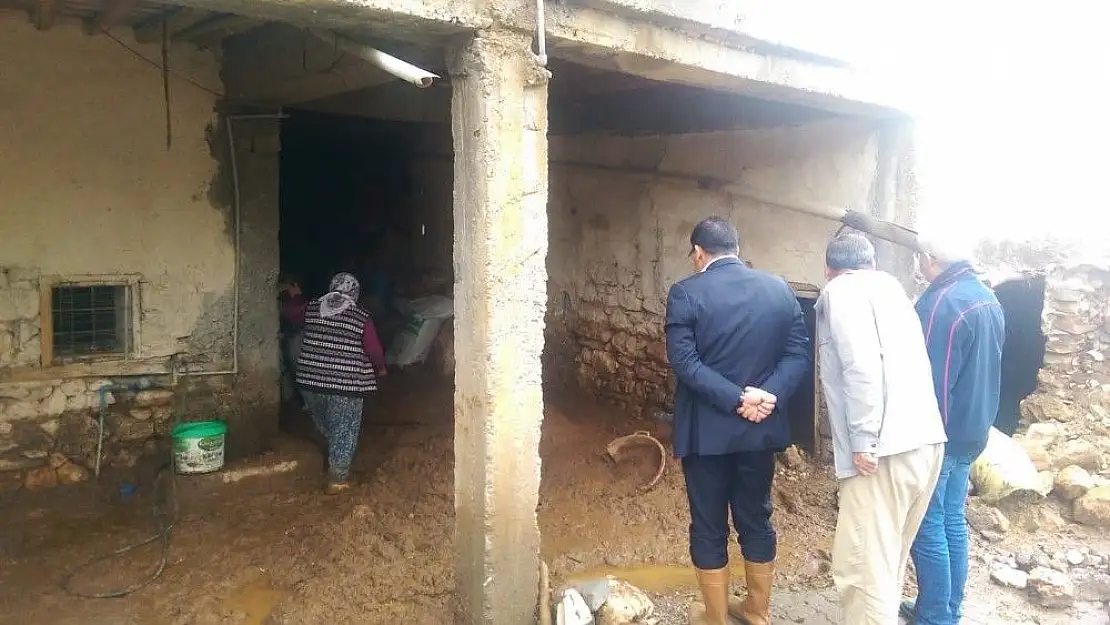 'Kaymakam Kaya sel mağduru köylülerle bir araya geldi'