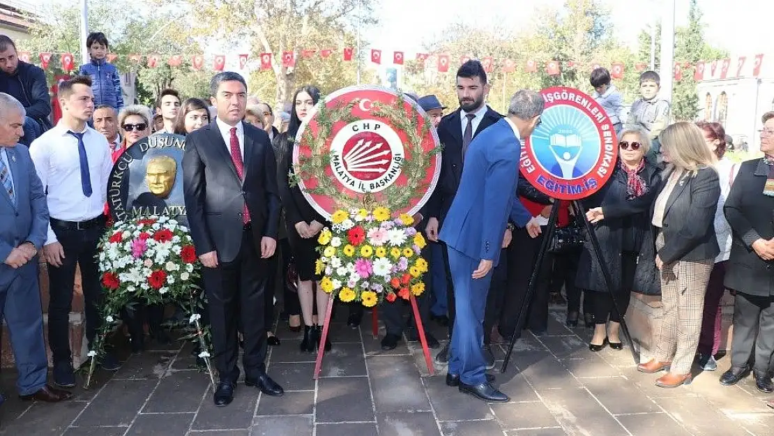 'CHP anıta çelenk sundu'