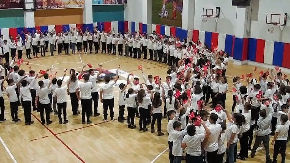 'Öğrencilerin ´ay yıldız´ koreografisi gururlandırdı'