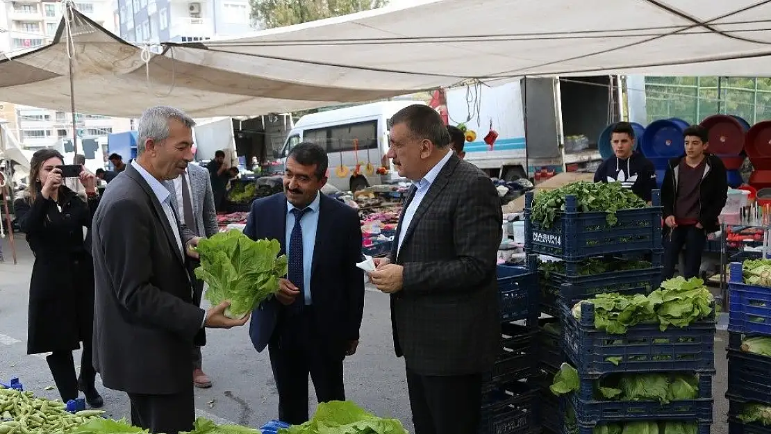 'Başkan Gürkan, pazar esnafı ile bir araya geldi'