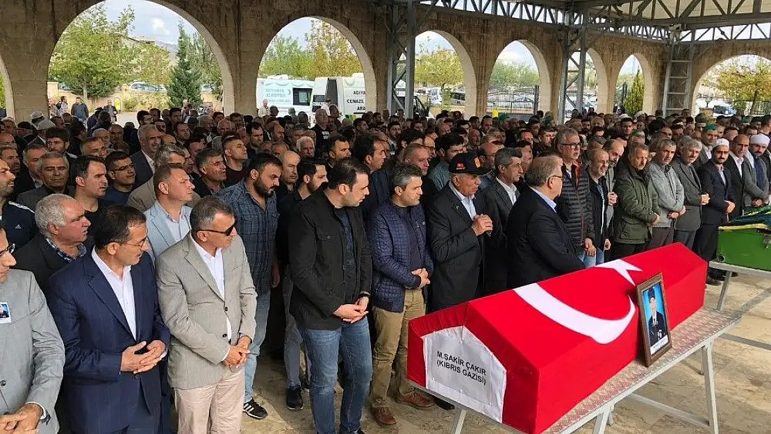 'Kıbrıs Gazisi toprağa verildi'