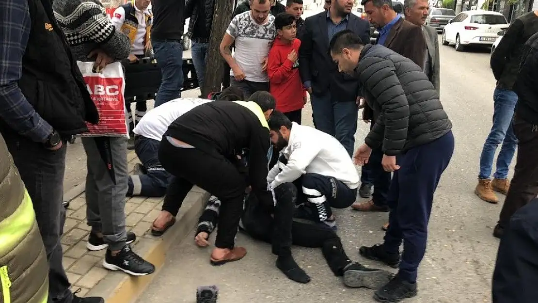 'Motosiklet ile hafif ticari araç çarpıştı: 1 Yaralı'