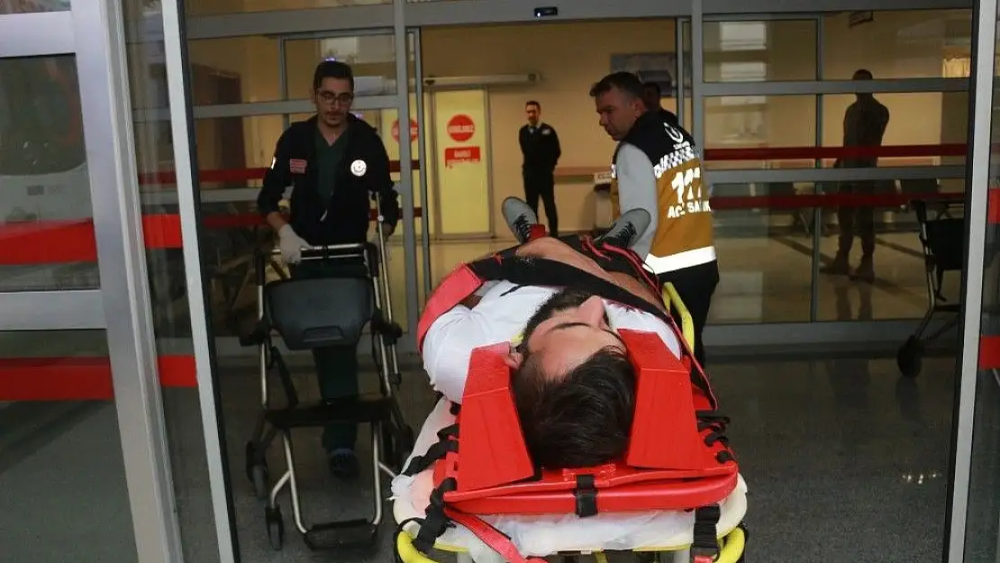 'Otomobille tır çarpıştı: 4 Yaralı'