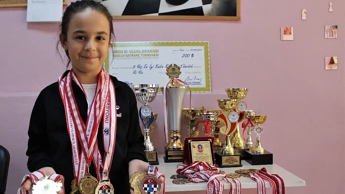 '10 yaşında 10 kupası, 23 madalyası var'