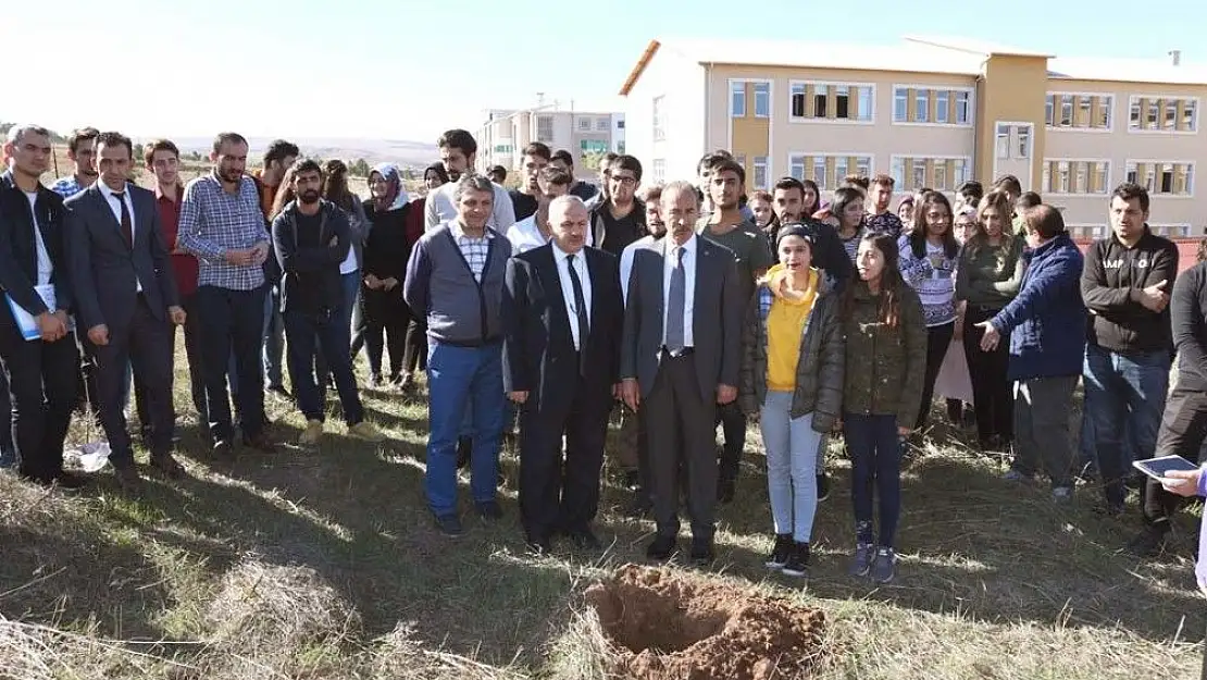 'Kanserden ölen üniversite öğrencisi için fidan dikildi'