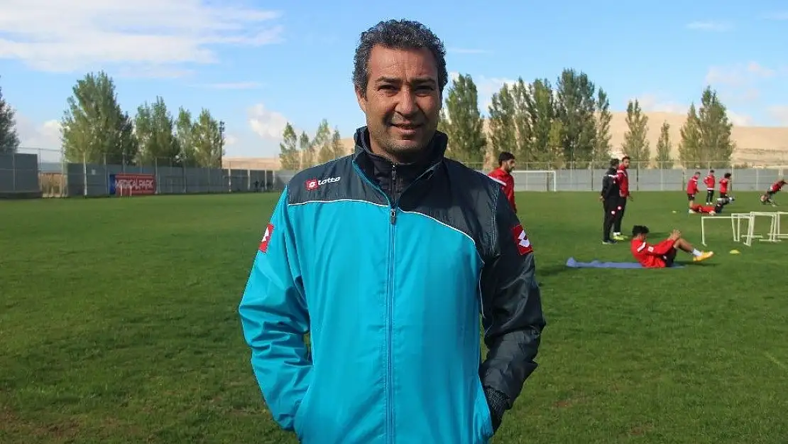 '(Özel Haber) Orhan Kaynak: ''Sahada 11 kişi kalmıyoruz'''