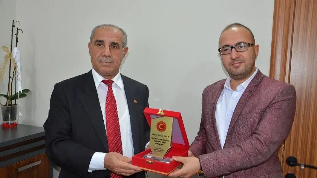 'Şehit derneğinden Unat´a teşekkür plaketi'