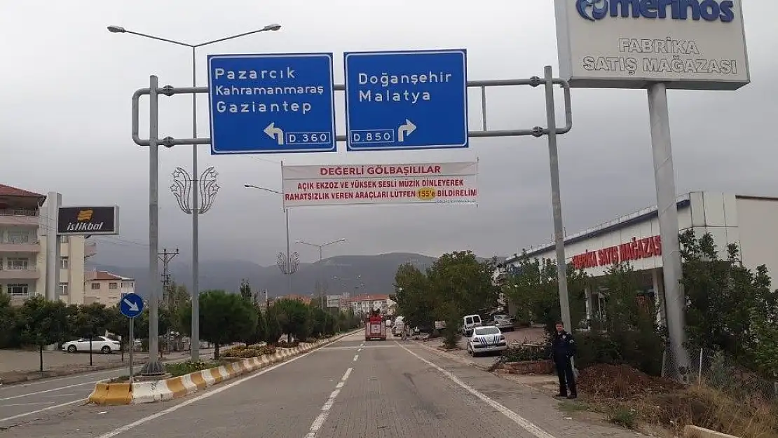 'Sürücülere afişli abartılı egzoz ve yüksek sesli müzik uyarısı'