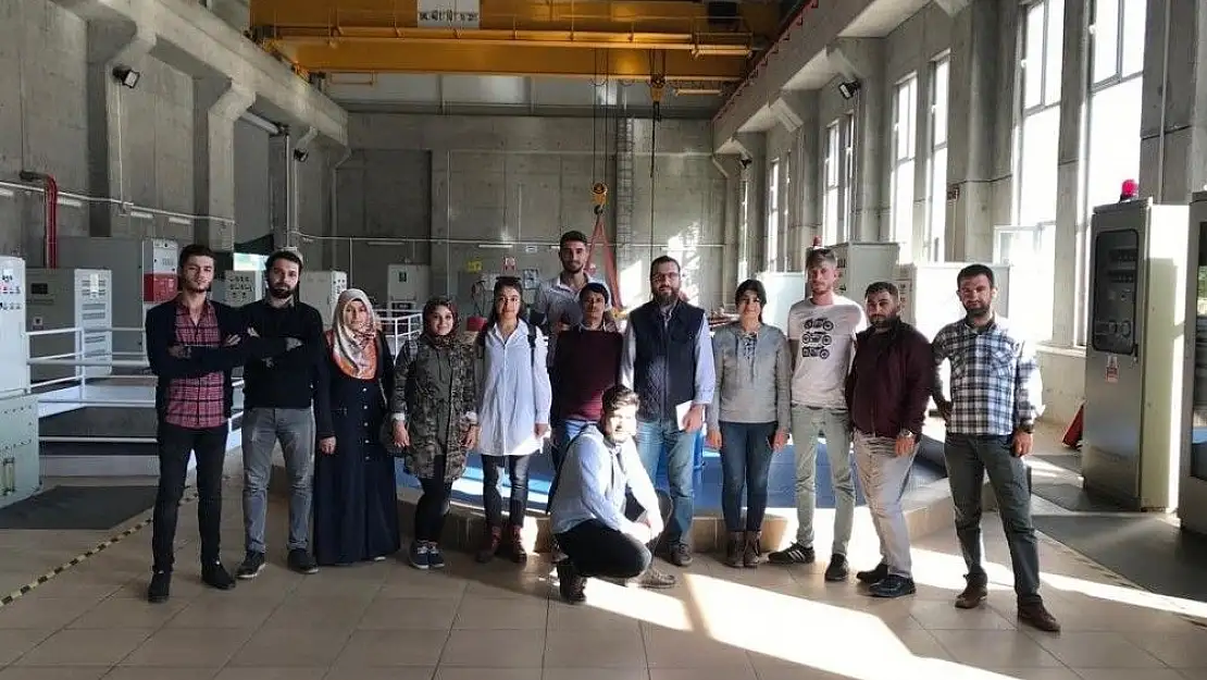 'Üniversite öğrencileri hidroelektrik santrale teknik gezdi'