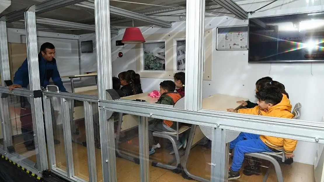 'Yeşilyurt´taki öğrencilere deprem eğitimi verildi'