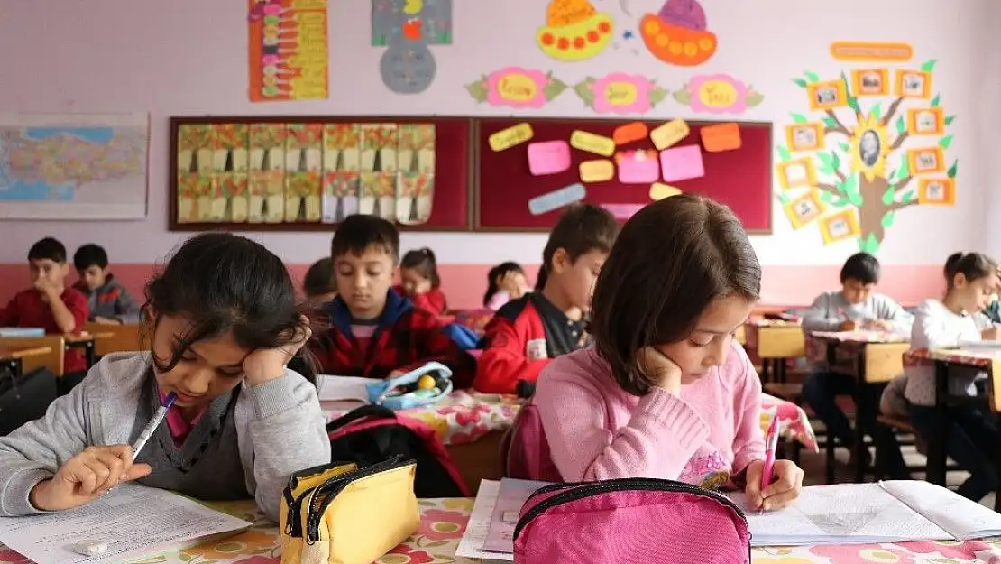 'Bu okulda sınavlar öğretmensiz yapılıyor'