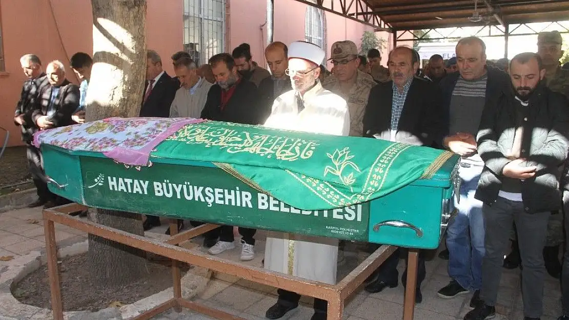 'Minik Elif Defne son yolculuğuna uğurlandı'