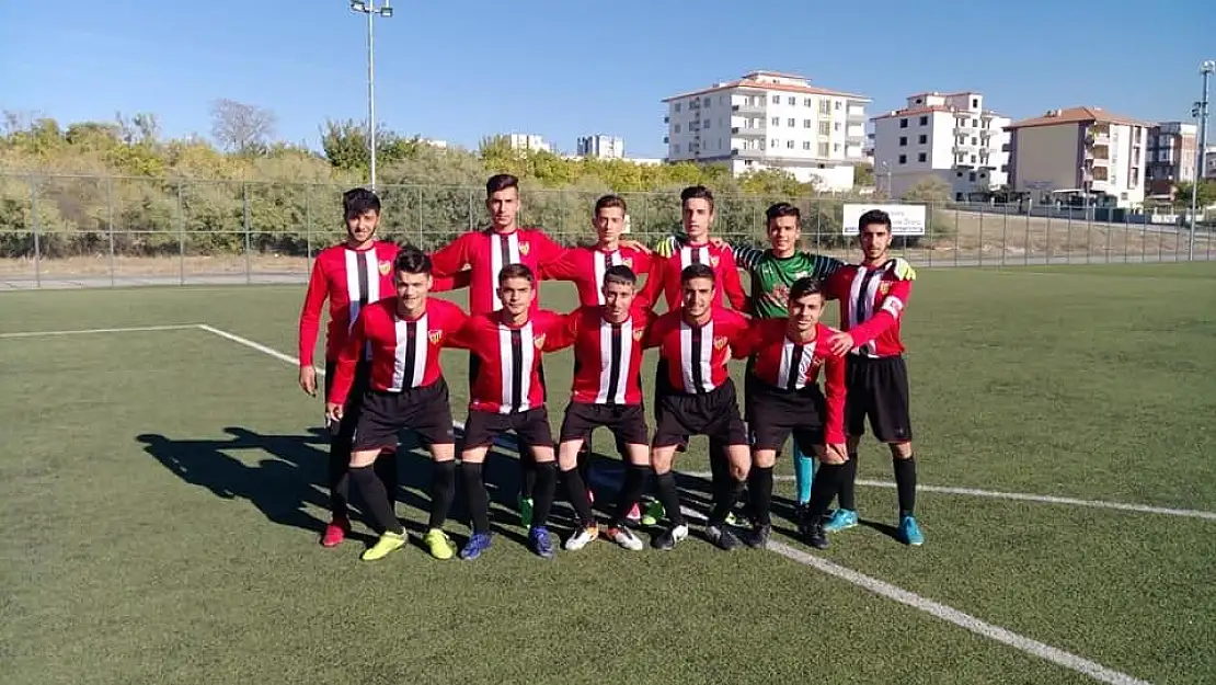 'U19´da şampiyonluk yarışı kızıştı'