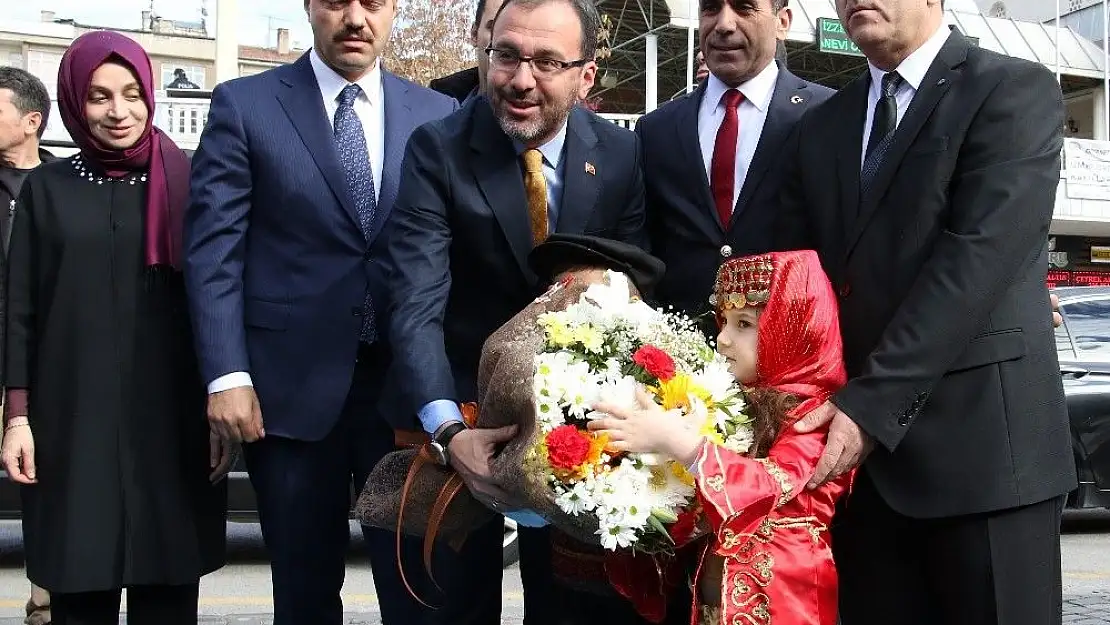 'Bakan Kasapoğlu: ''Şiddete karşı el birliği ile savaşacağız'''