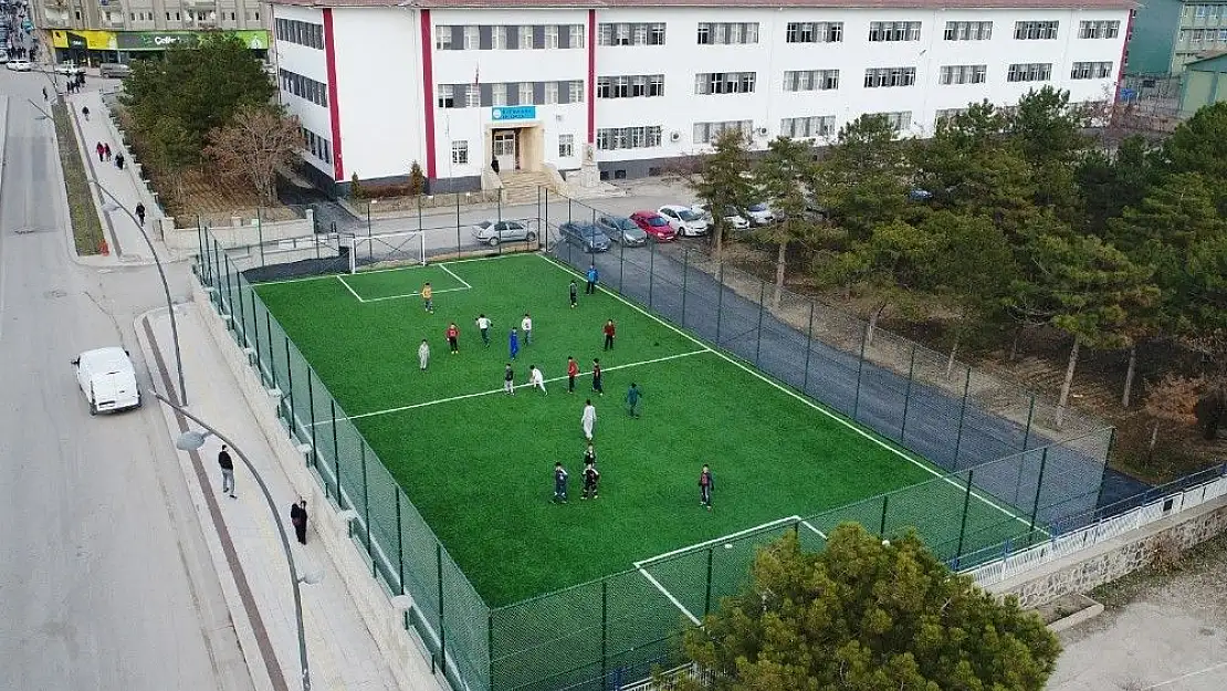 'Elazığ´da 29 okula halı saha'
