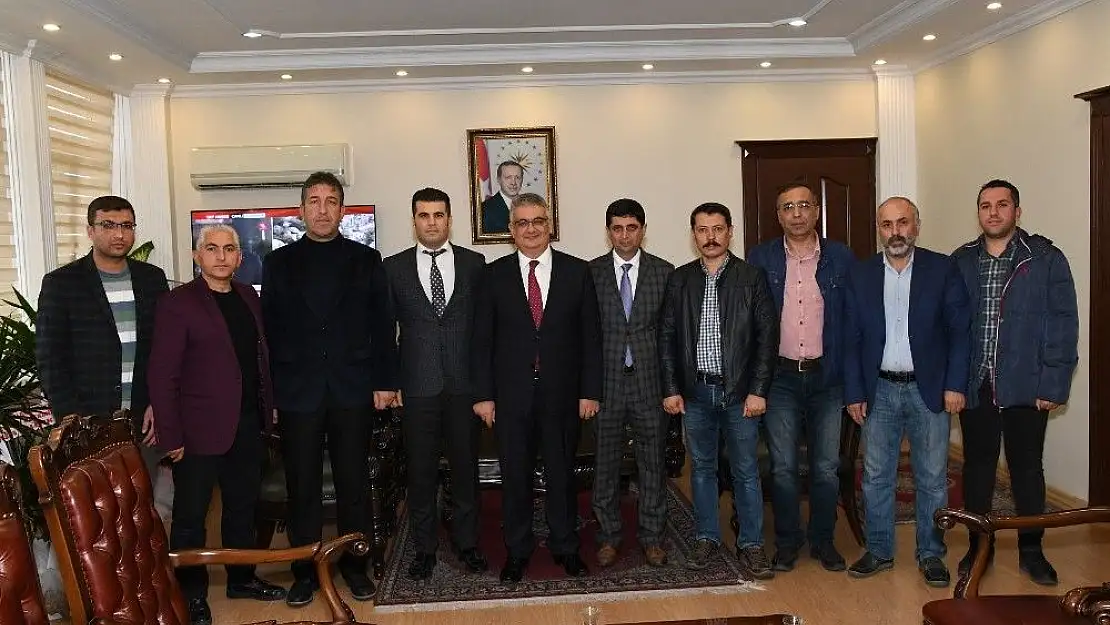 'Gazeteciler Vali Aykut Pekmez ile bir araya geldi'