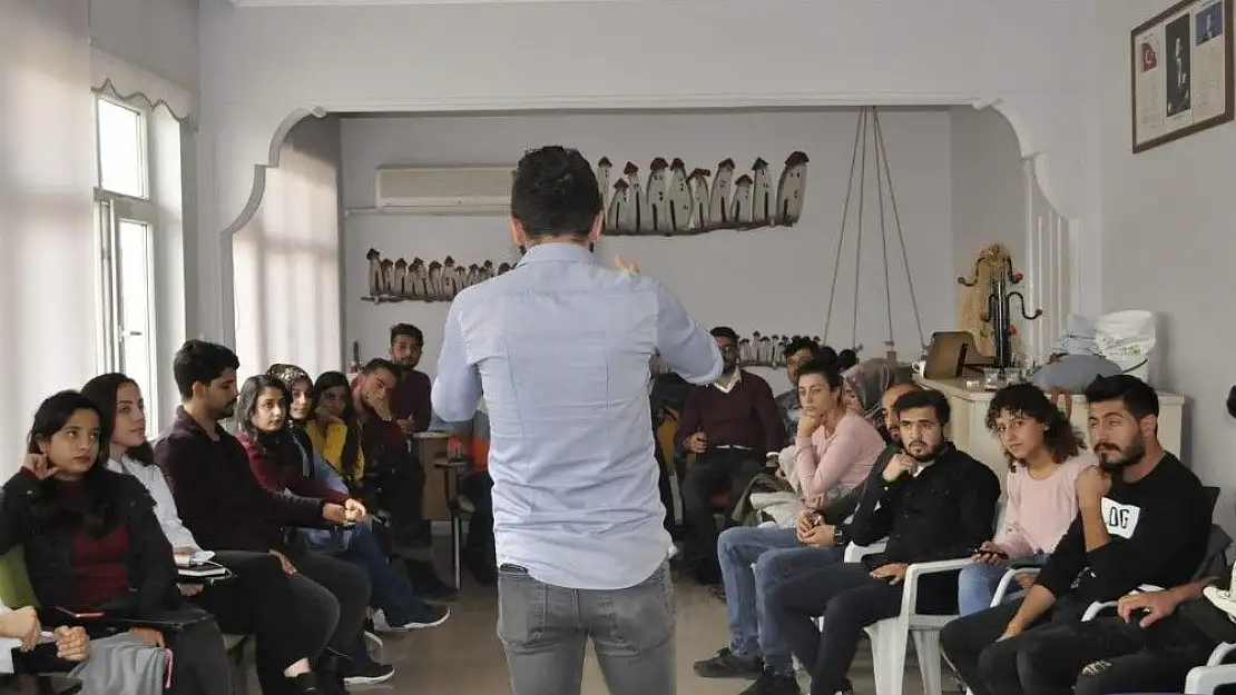 'Gençlik Proje Döngüsü eğitimlerine katıldı'
