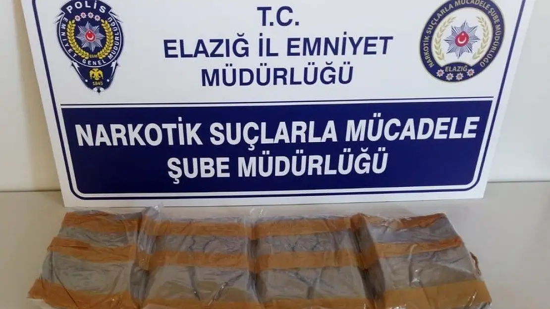 'Vücuduna sarılı 4 kilo toz esrarla yakalandı'