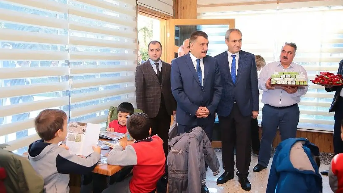 'Başkan Gürkan, öğrencilerle kütüphanede buluştu'