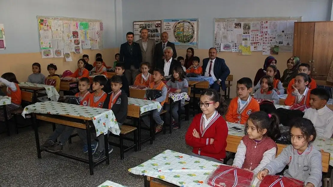 'İhtiyaç sahibi öğrencilere mont yardımı'