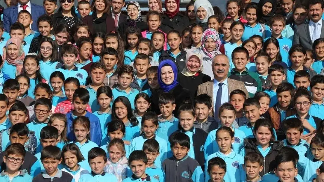 'Öğrencilerin yüzünü güldürdüler'