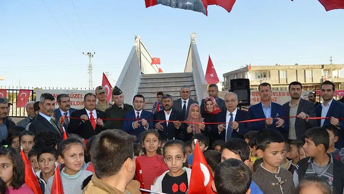 'Şehitlerin isminin verildiği üst geçit törenle açıldı'