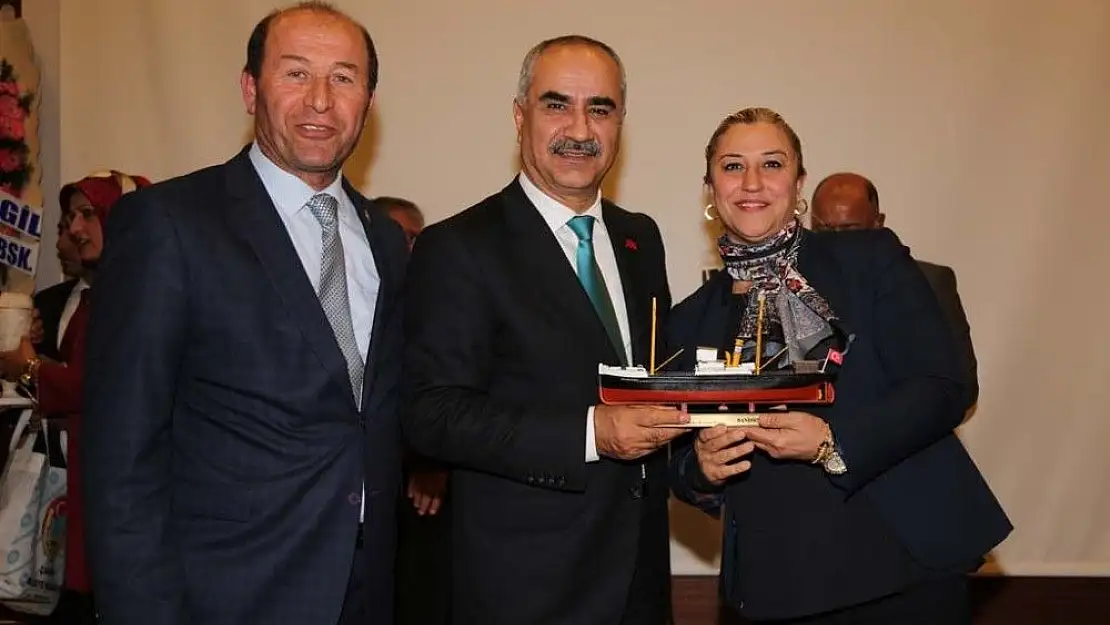 '81 ilde gelen muhtarlar Sivas´a hayran kaldı'