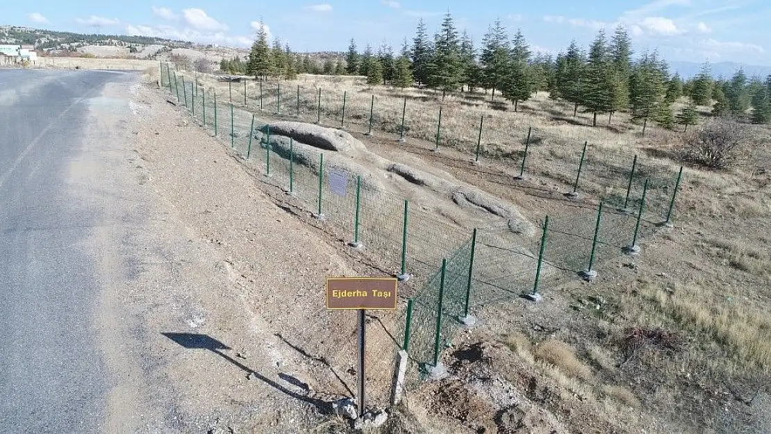 'Efsanelere konu olan ''Ejderha taşı'' ortaya çıkarıldı'