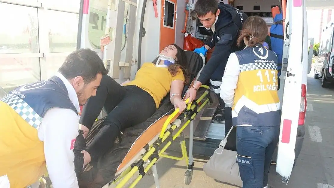 'Öğretmenlerin bulunduğu otomobil dereye yuvarlandı: 5 yaralı'