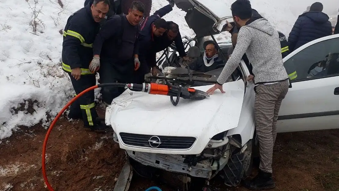 'Yaralıları aracın tavanını kesip çıkarabildiler'