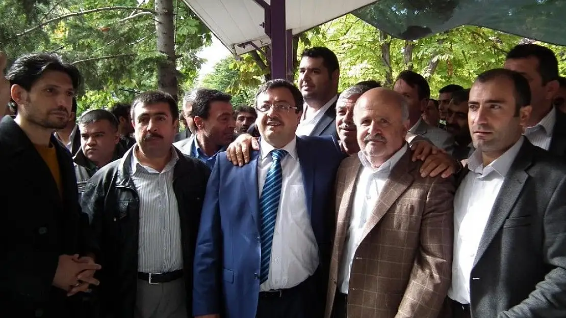 'Ali Bakan seçim çalışmalarını Ankara´da sürdürüyor'