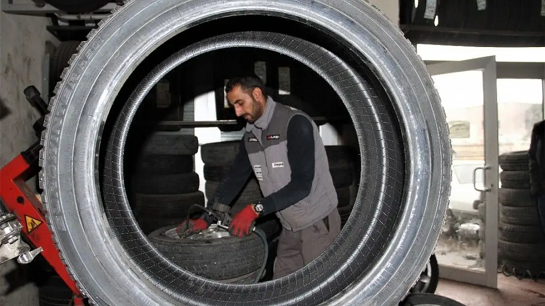 'Elazığ´da ''kış lastiği'' yoğunluğu başladı'
