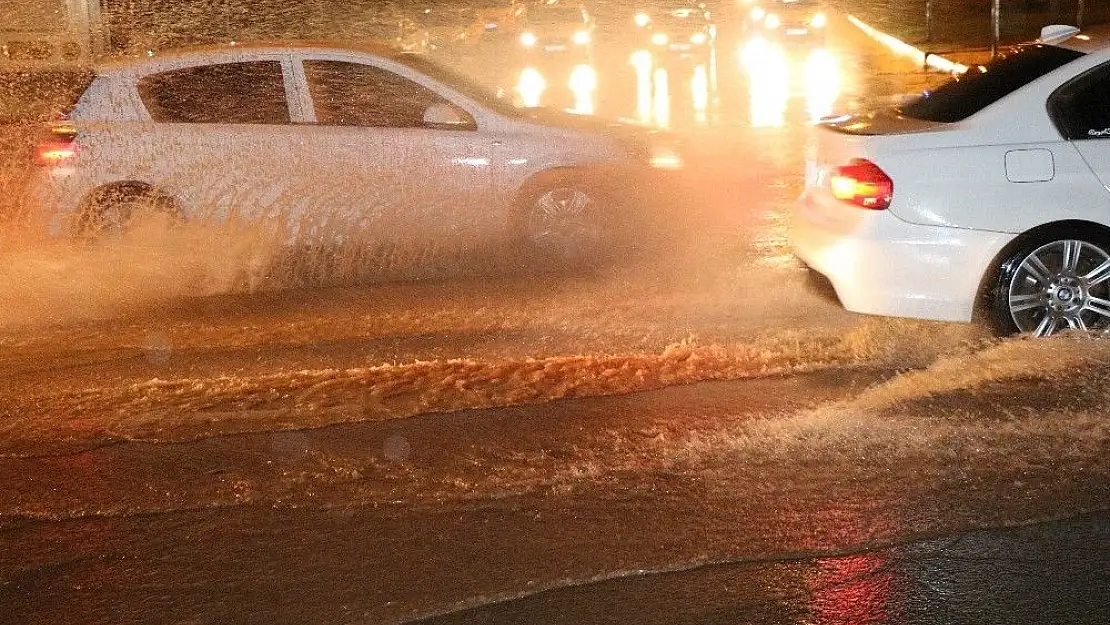 'Kahramanmaraş´ta sağanak yağmur etkili oldu'