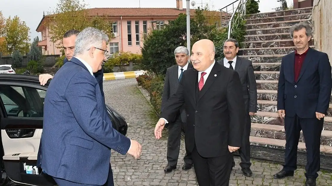 'Vali Aykut Pekmez Rektör Gönüllü ile bir araya geldi'