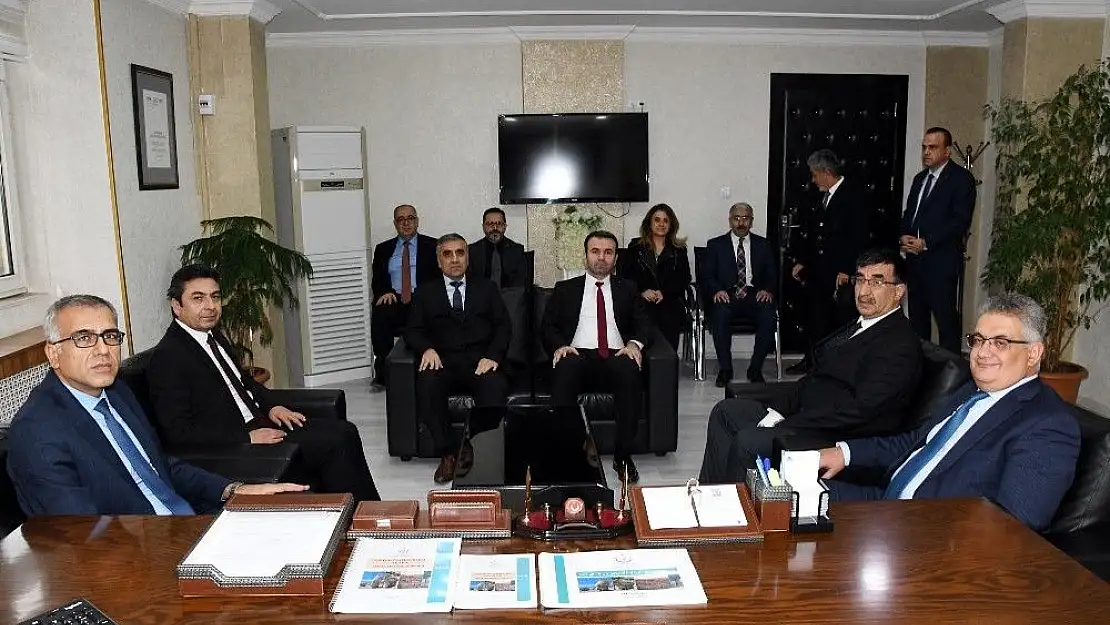 'Vali Aykut Pekmez Sağlık Müdürü Erdoğan Öz ile bir araya geldi'