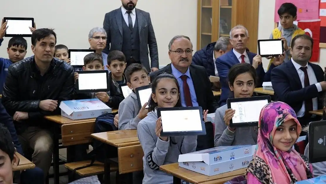 'Okullarda tablet dağıtımları başladı'